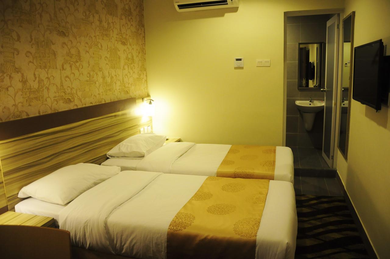 Hotel Zamburger Victory City Johor Bahru Room photo