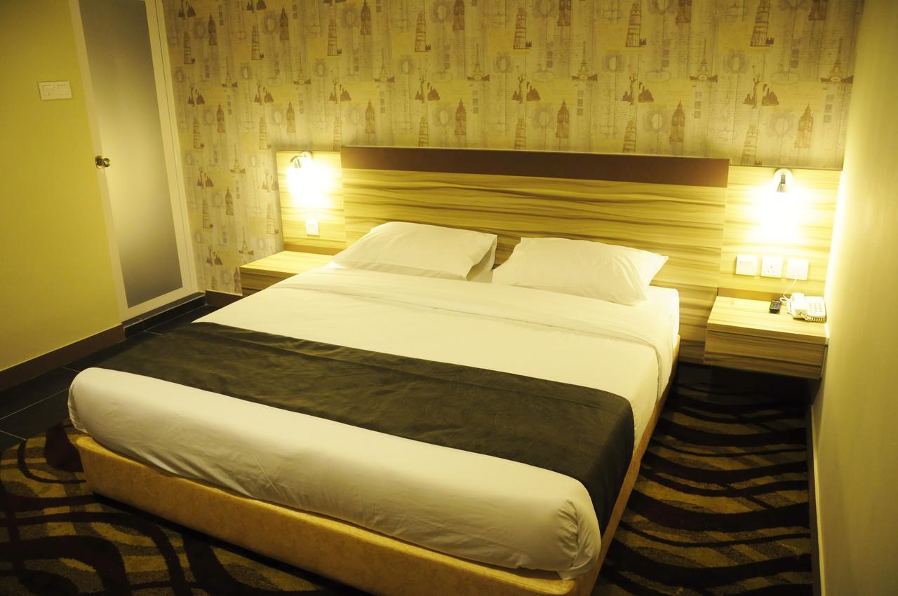 Hotel Zamburger Victory City Johor Bahru Room photo